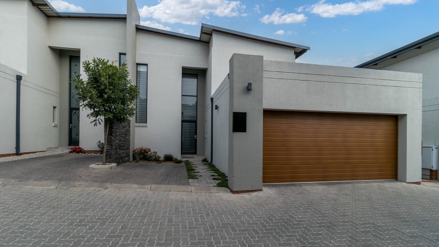 3 Bedroom Property for Sale in Crowthorne AH Gauteng