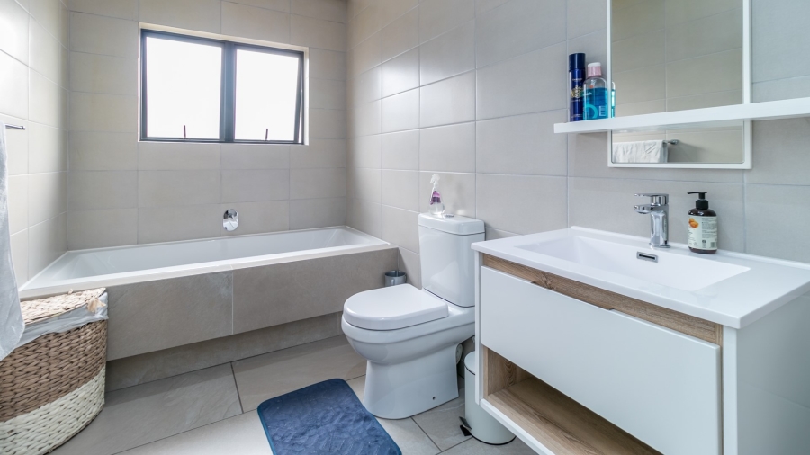 3 Bedroom Property for Sale in Crowthorne AH Gauteng
