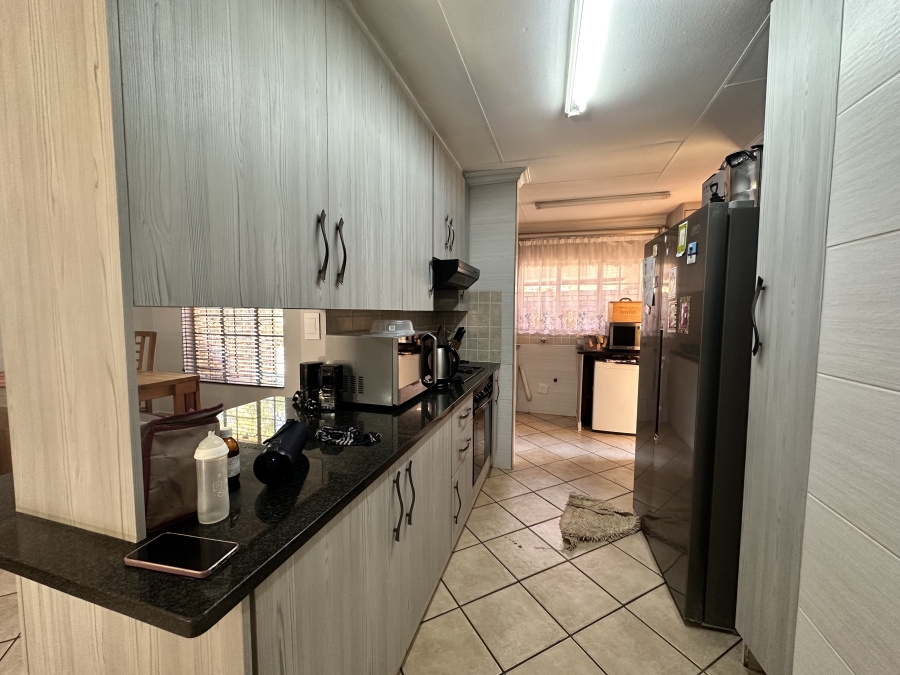 To Let 3 Bedroom Property for Rent in Sinoville Gauteng
