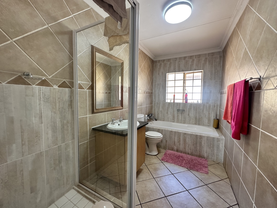 To Let 3 Bedroom Property for Rent in Sinoville Gauteng