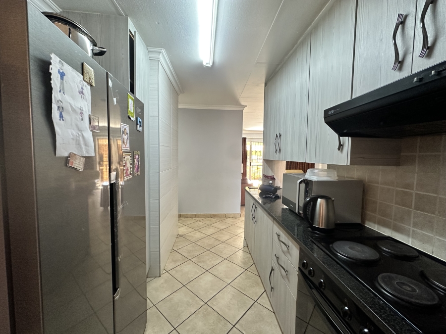 To Let 3 Bedroom Property for Rent in Sinoville Gauteng