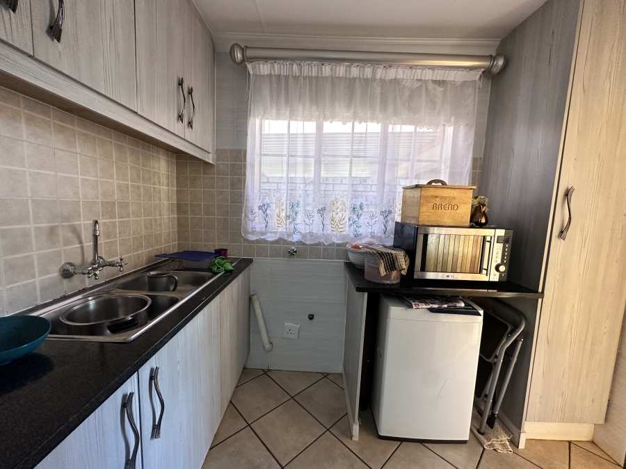 To Let 3 Bedroom Property for Rent in Sinoville Gauteng