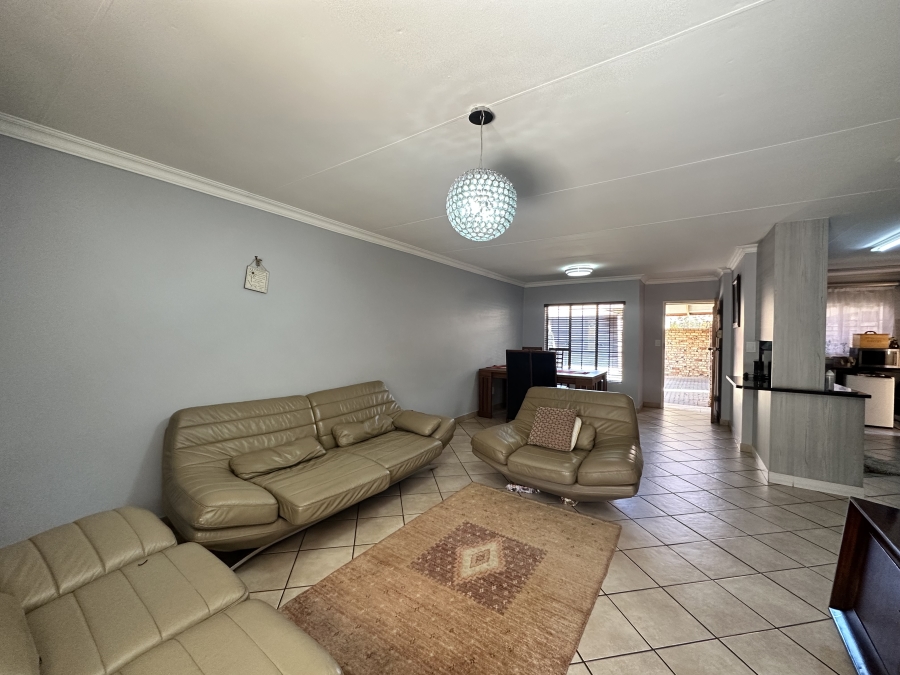 To Let 3 Bedroom Property for Rent in Sinoville Gauteng