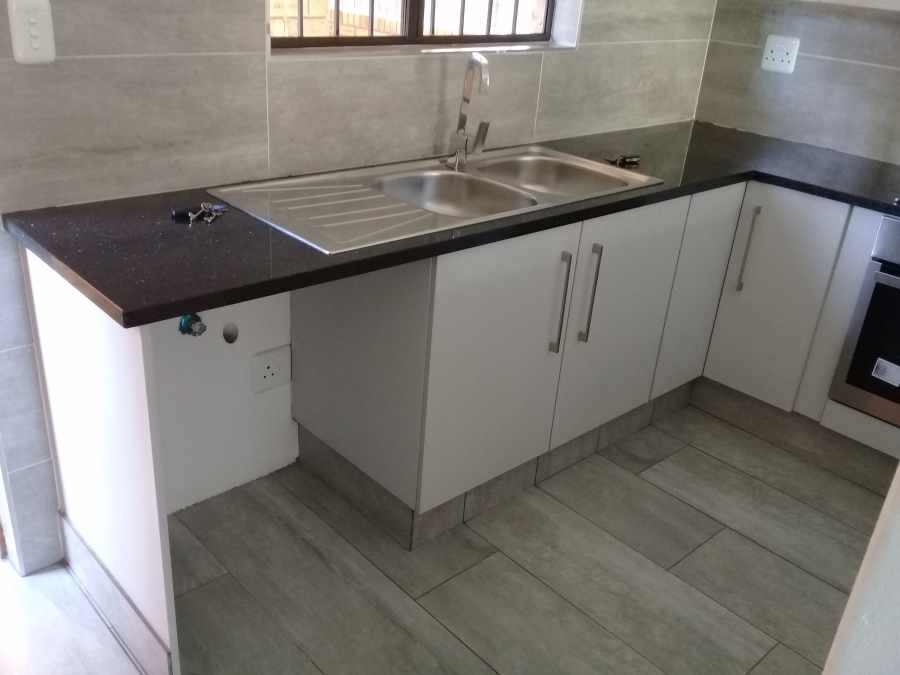 To Let 2 Bedroom Property for Rent in Oakdene Gauteng