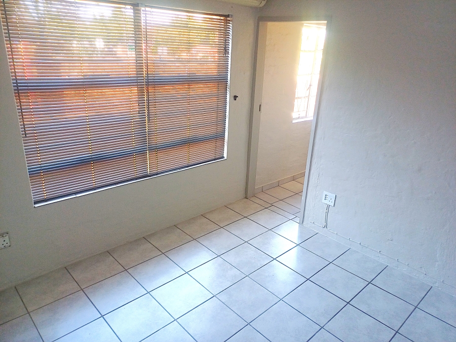 To Let 1 Bedroom Property for Rent in Lyttelton Manor Gauteng