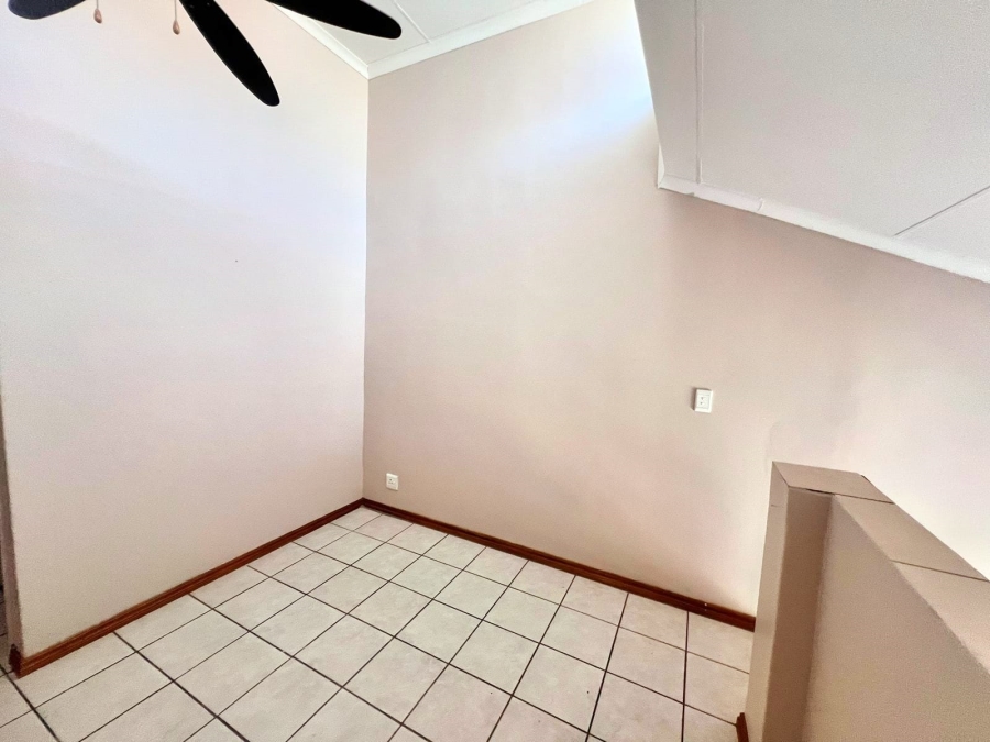 1 Bedroom Property for Sale in Hillcrest Gauteng