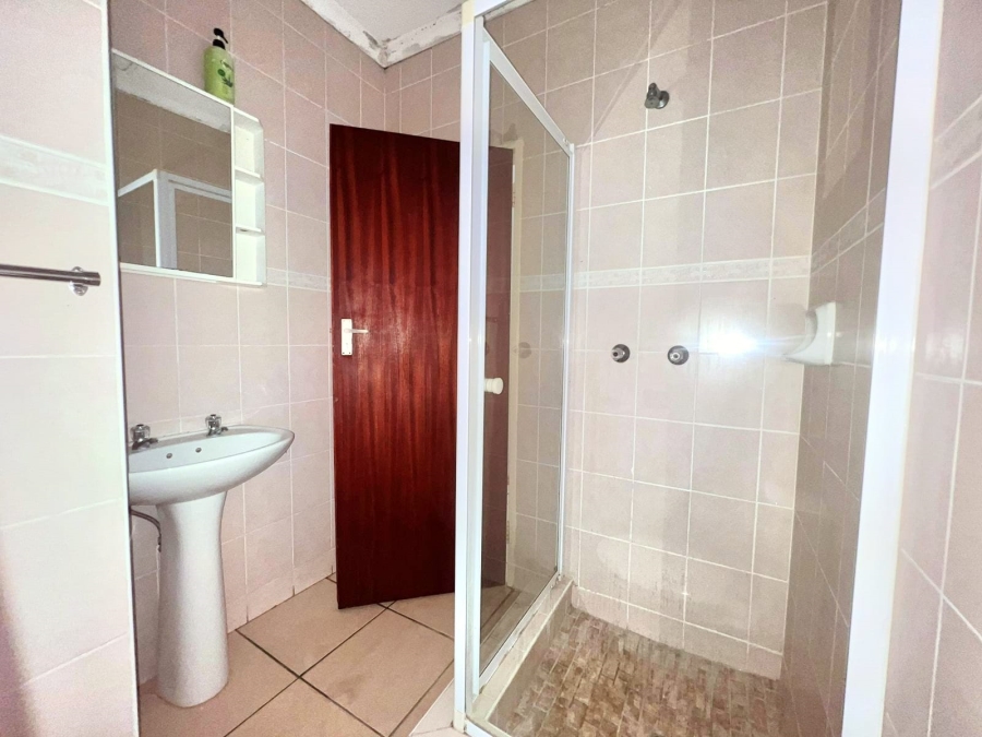 1 Bedroom Property for Sale in Hillcrest Gauteng