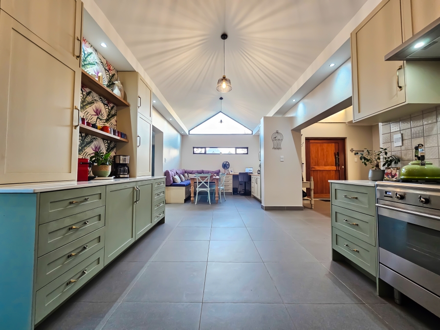 4 Bedroom Property for Sale in Faerie Glen Gauteng
