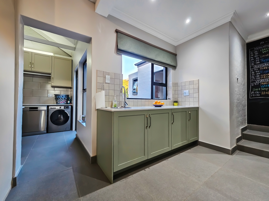 4 Bedroom Property for Sale in Faerie Glen Gauteng
