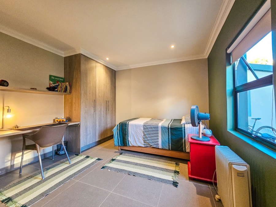 4 Bedroom Property for Sale in Faerie Glen Gauteng