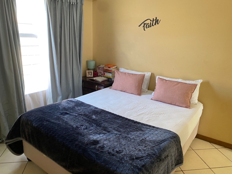 2 Bedroom Property for Sale in Roodepoort Gauteng