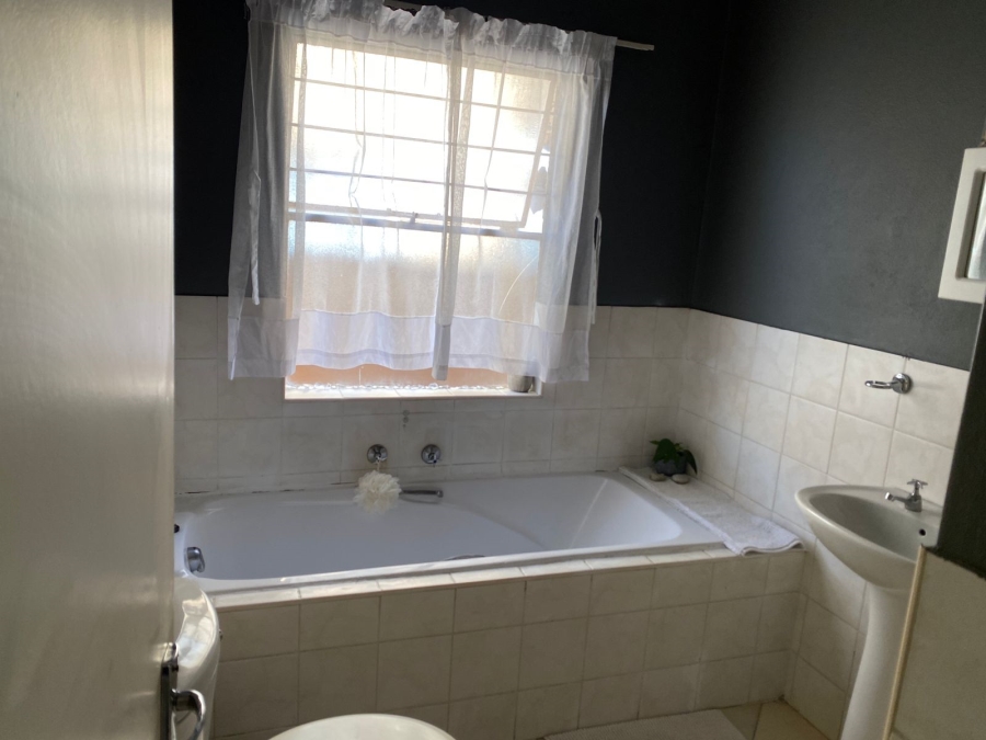 2 Bedroom Property for Sale in Roodepoort Gauteng