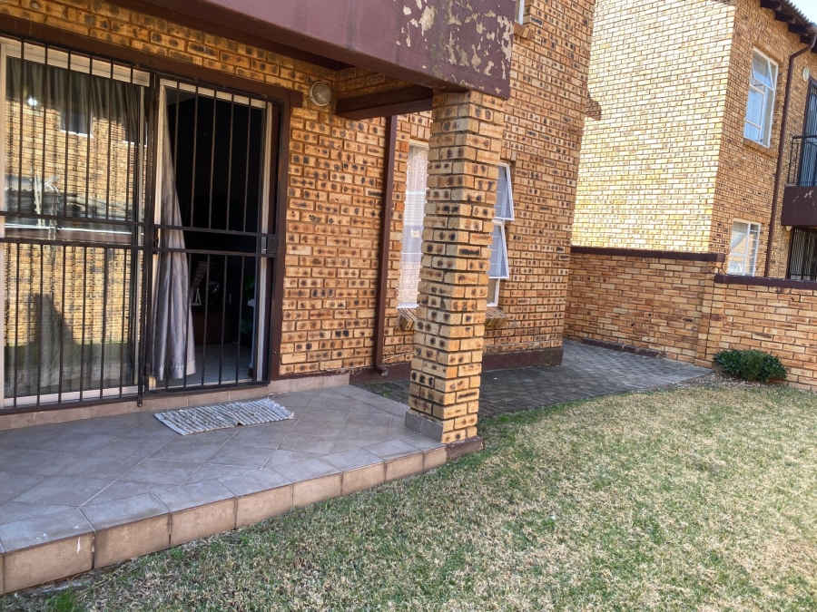 2 Bedroom Property for Sale in Roodepoort Gauteng