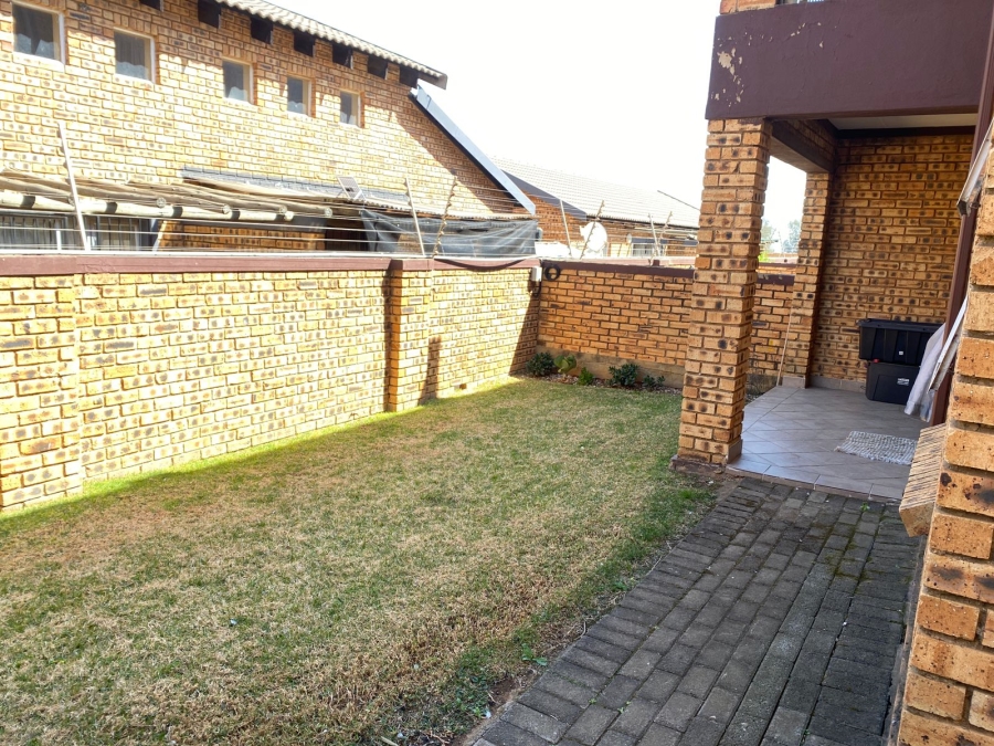 2 Bedroom Property for Sale in Roodepoort Gauteng