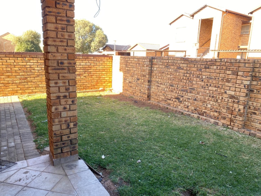 2 Bedroom Property for Sale in Roodepoort Gauteng