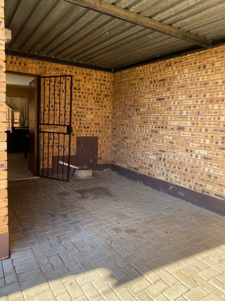 2 Bedroom Property for Sale in Honeypark Gauteng