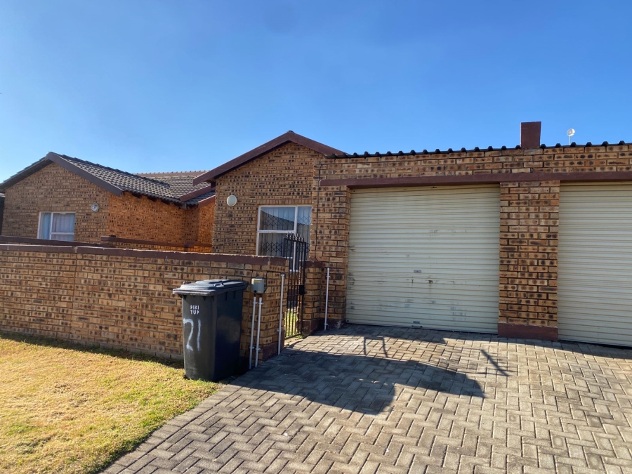 2 Bedroom Property for Sale in Honeypark Gauteng
