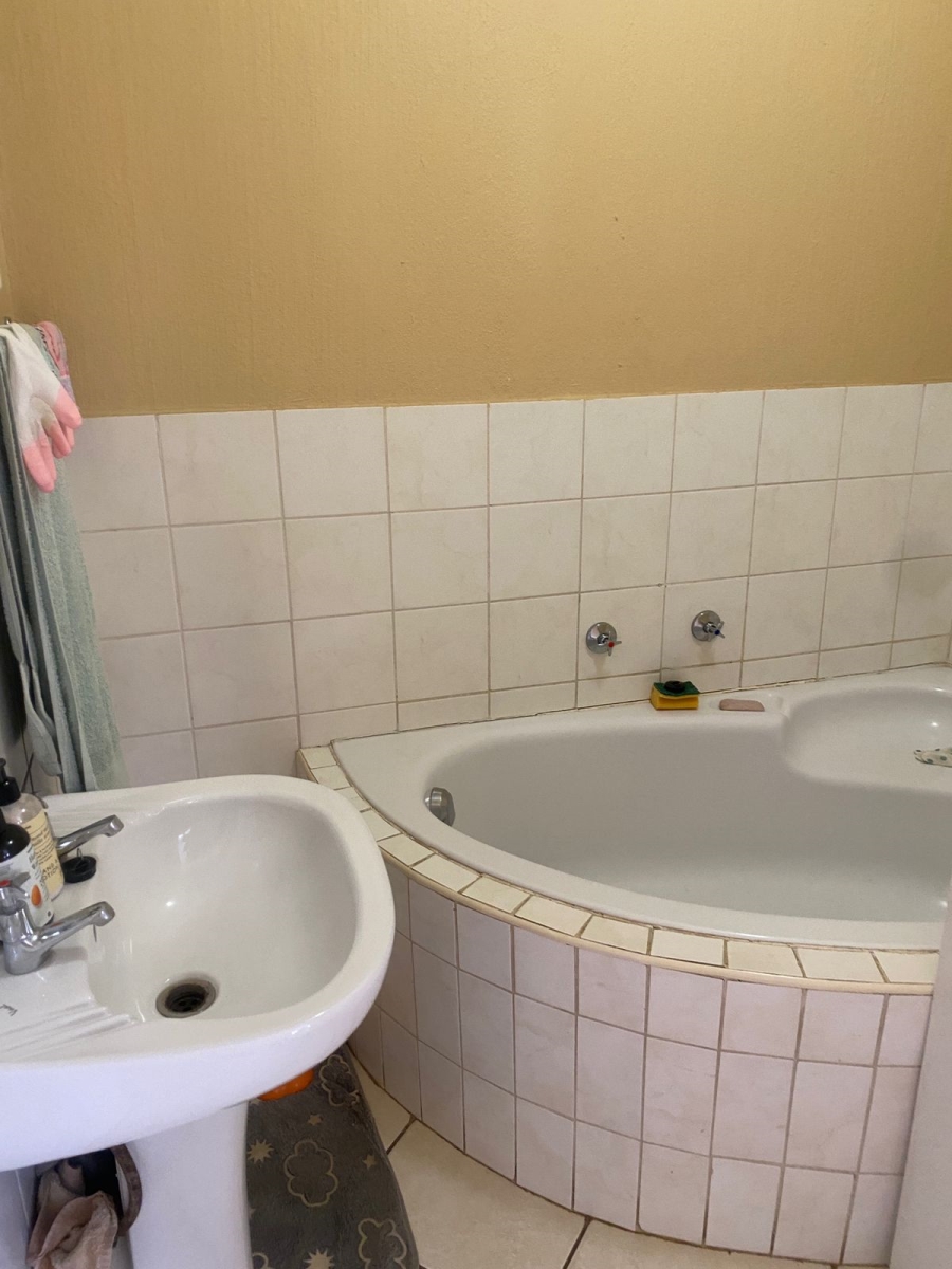 3 Bedroom Property for Sale in Honeypark Gauteng