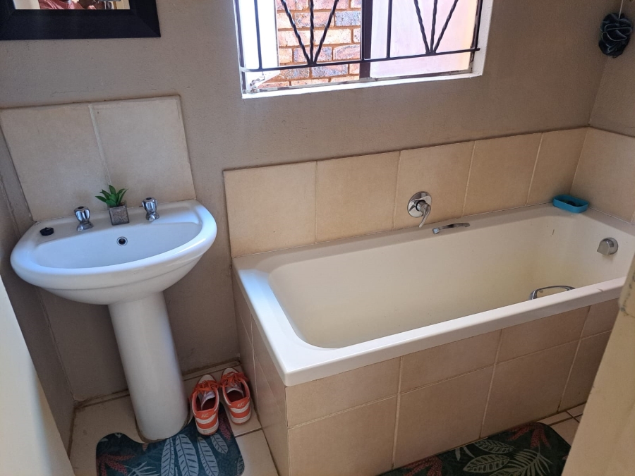 2 Bedroom Property for Sale in Soshanguve VV Gauteng