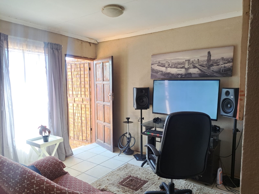 2 Bedroom Property for Sale in Soshanguve VV Gauteng