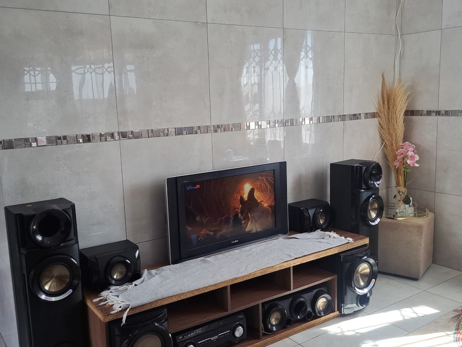 3 Bedroom Property for Sale in Soshanguve YY Gauteng