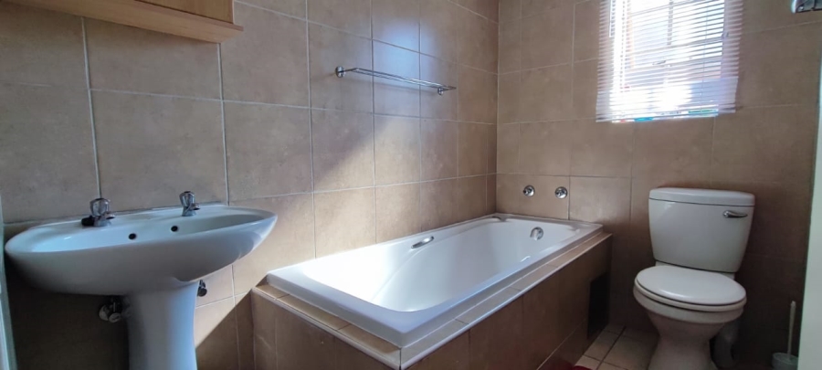 3 Bedroom Property for Sale in Thatch Hill Estate Gauteng