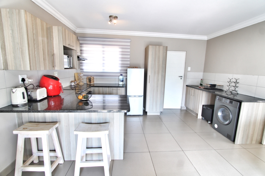 1 Bedroom Property for Sale in Broadacres Gauteng