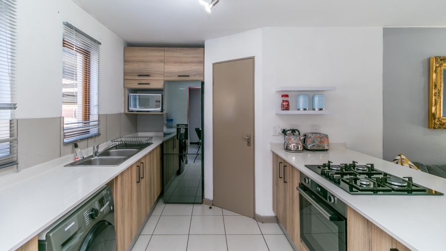 2 Bedroom Property for Sale in Vorna Valley Gauteng