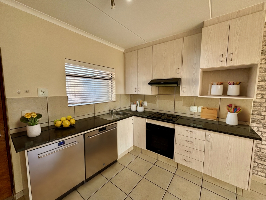 2 Bedroom Property for Sale in Barbeque Downs Gauteng