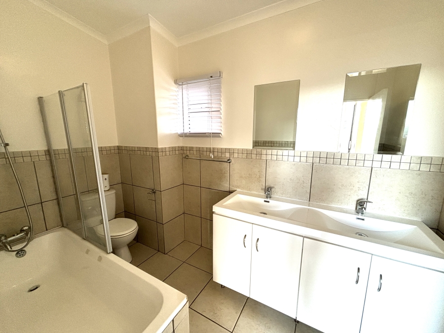 2 Bedroom Property for Sale in Barbeque Downs Gauteng