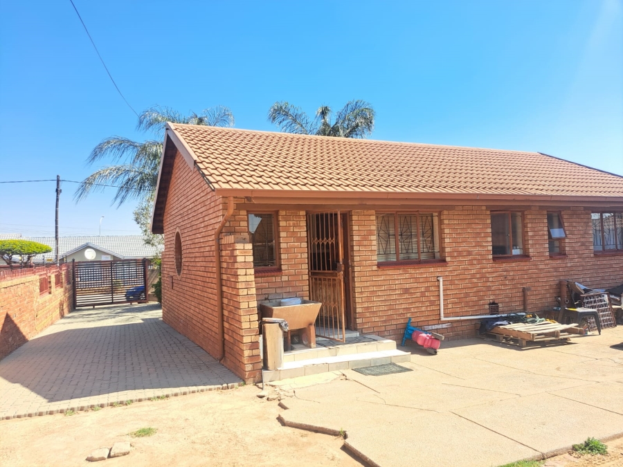 3 Bedroom Property for Sale in Soshanguve East Gauteng