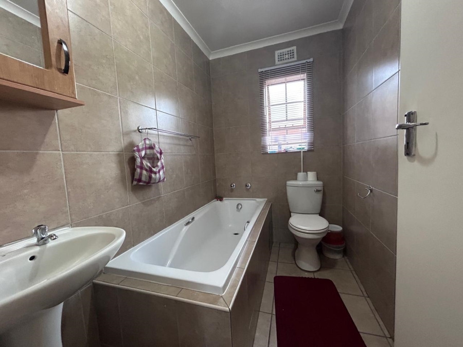 3 Bedroom Property for Sale in Olievenhoutbosch Gauteng
