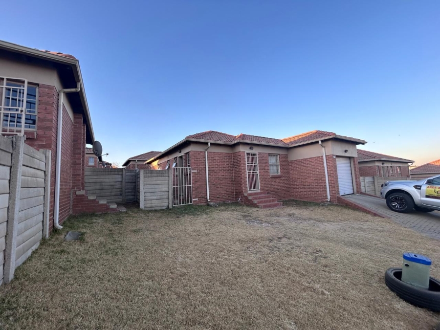 3 Bedroom Property for Sale in Olievenhoutbosch Gauteng