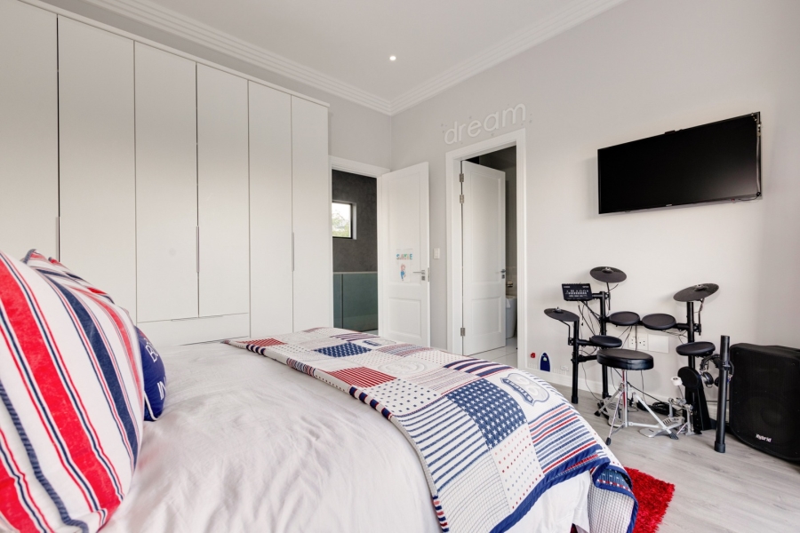 4 Bedroom Property for Sale in Helderfontein Estate Gauteng