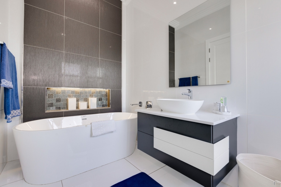 4 Bedroom Property for Sale in Helderfontein Estate Gauteng