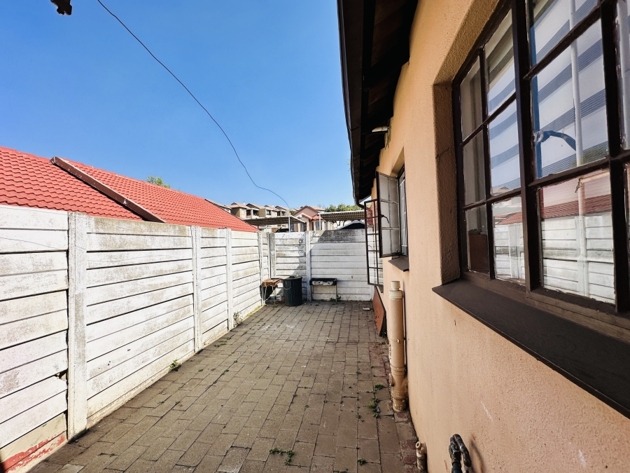 2 Bedroom Property for Sale in Meredale Gauteng