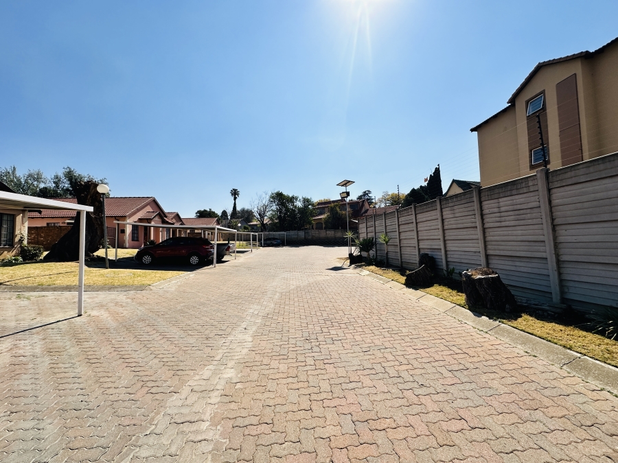 2 Bedroom Property for Sale in Meredale Gauteng