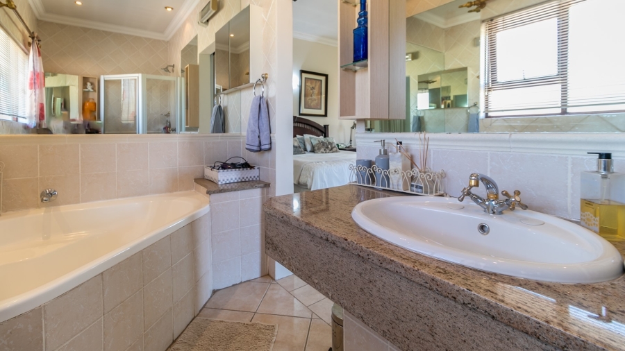 4 Bedroom Property for Sale in Knoppieslaagte Gauteng
