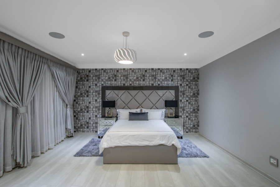 5 Bedroom Property for Sale in Mooikloof Heights Gauteng