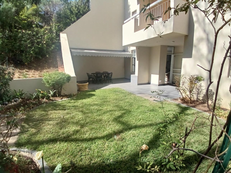 To Let 2 Bedroom Property for Rent in Sandhurst Gauteng