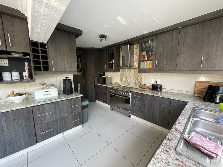 4 Bedroom Property for Sale in Paulshof Gauteng