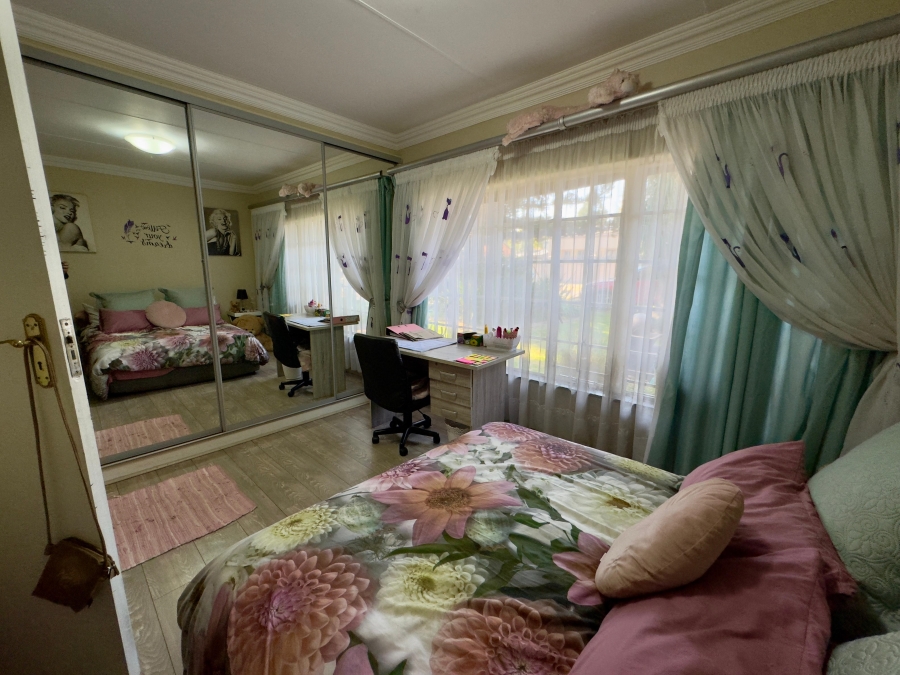 5 Bedroom Property for Sale in Dersley Gauteng