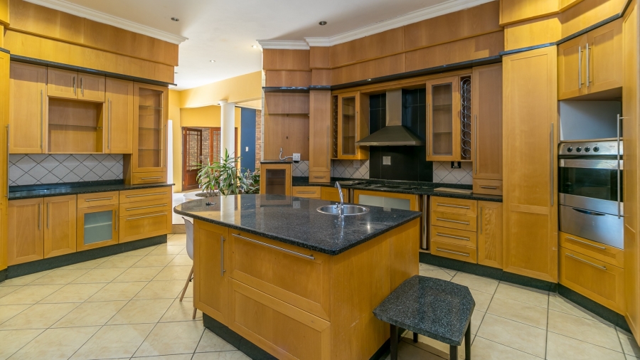 8 Bedroom Property for Sale in Glen Austin Gauteng
