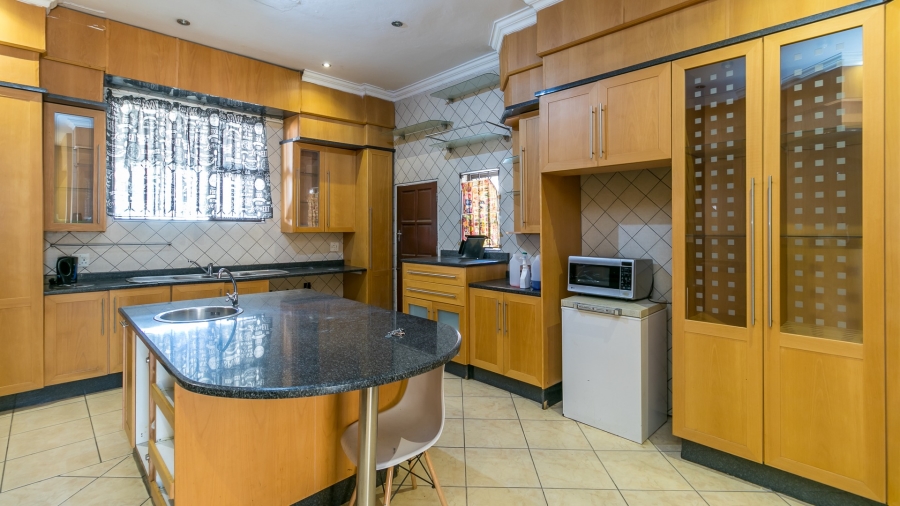 8 Bedroom Property for Sale in Glen Austin Gauteng