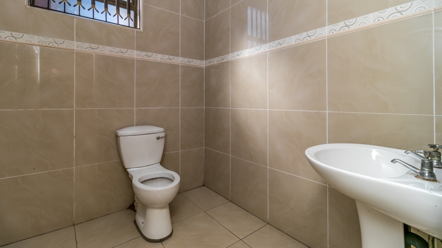 8 Bedroom Property for Sale in Glen Austin Gauteng
