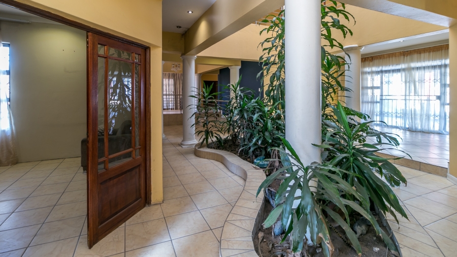 8 Bedroom Property for Sale in Glen Austin Gauteng