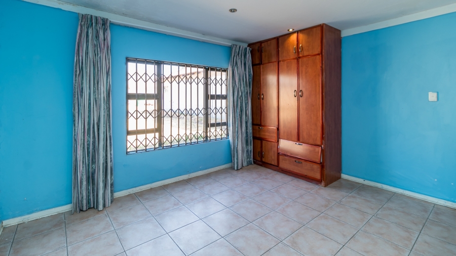 8 Bedroom Property for Sale in Glen Austin Gauteng