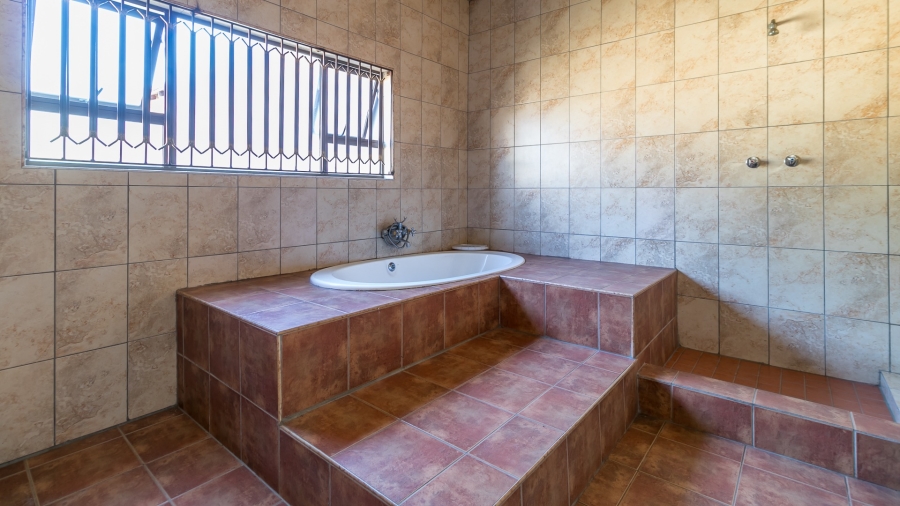 8 Bedroom Property for Sale in Glen Austin Gauteng