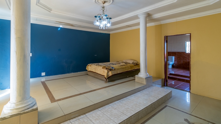8 Bedroom Property for Sale in Glen Austin Gauteng
