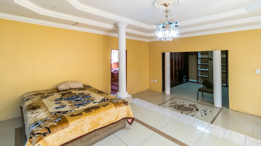 8 Bedroom Property for Sale in Glen Austin Gauteng